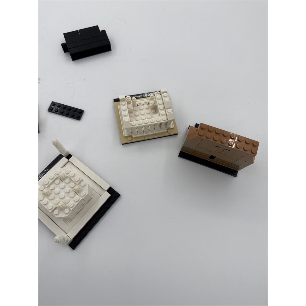 LEGO ARCHITECTURE: World of Wonders (40585) VIP Exclusive Missing A Few Pieces - Picture 9 of 9